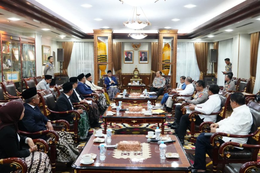    Polri–Kemenhaj Perkuat Koordinasi Internasional, Dorong Penugasan Personel di Arab Saudi untuk Amankan Jemaah Haji   