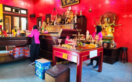 Aksi Bersih Vihara Warnai Peringatan Hari Bhayangkara ke-80 di Malang